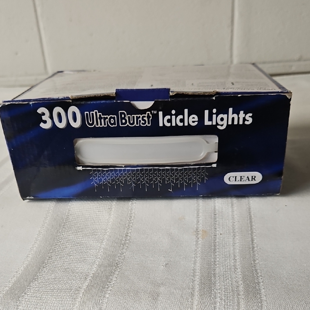300 Ultra Burst Icicle Lights - Picture 2 of 5